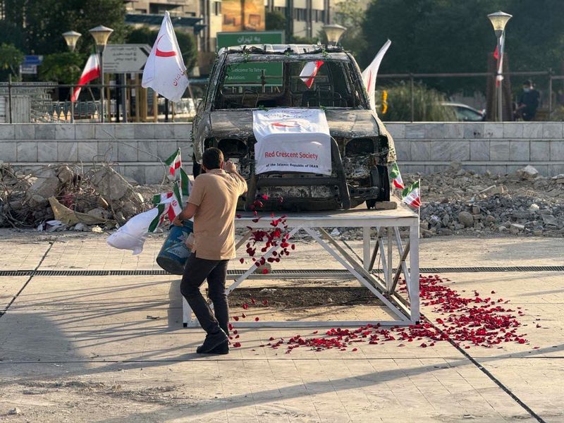 گلباران آمبولانس شهداى امددگر هلال احمر در میدان هفتم تیر تهران (3)
