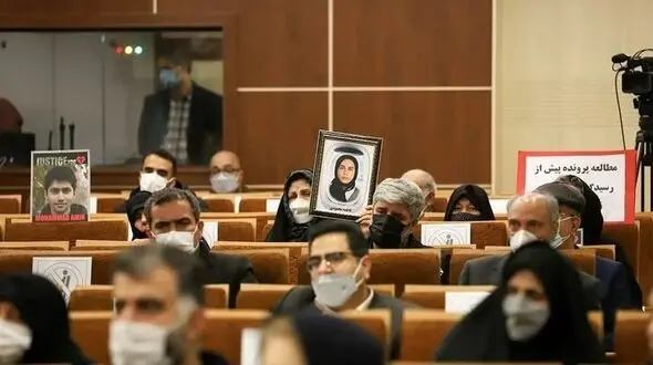  وکیل برخی از خانواده‌های جان‌باختگان هواپیمای اوکراینی: خانواده‌ها خواستار تغییر عنوان «قتل غیرعمد» در کیفرخواست هستند
