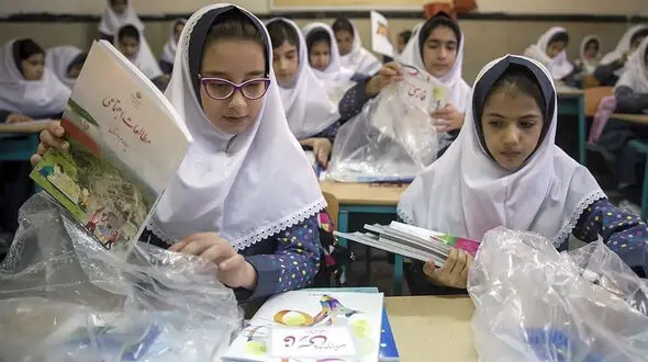 قسط بندی ۵۰۰ هزار تومانی برای یک کار غیرقانونی در مدرسه ! / آموزش و پرورش با دریافت هزینه برای تکلیف آدینه برخورد می کند؟ + صوت مدیر