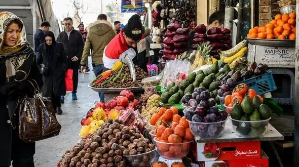 ایران 21 میلیون خانوار کارگری و 4 میلیون خانواده دولتی دارد/ همیشه به حقوق کارمندان می افزایند کارگران فقیرتر می شوند