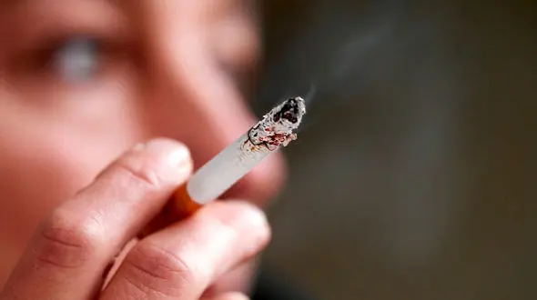 قانون گذاران برای خرید سیگار، سن قانونی مشخص کنند/ فروشگاه های متخلف جریمه شوند