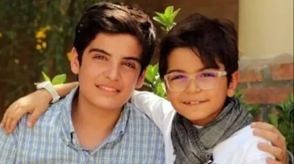 عکس / رونمایی از پدر و مادر زیبا و جوان  مانی رحمانی، جواد سریال «بچه مهندس»+ خلاقیت تحسین برانگیز اوستا قناد در پخت کیک ویژه 18 سالگی آقای بازیگر