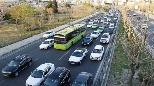 معابر پایتخت در ترافیک نیمه سنگین / رانندگان بخوانند