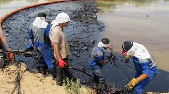  زندگی در شرق هورالعظیم قربانی چاه های نفتی / شرکت نفت به تعهدات خود در هورالعظیم پایند نیست 