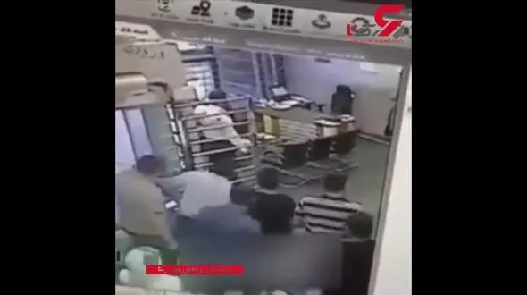 انتشار اولین فیلم اسیدپاشی به خانم رییس بانک پاسارگاد / در آمل رخ داد