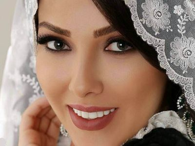 عکس/ نگاهی به مراسم عقد خواهر لیلا اوتادی با داماد فوتبالی و دستیار کی‌روش؛ از سفره عقد ساده و بدون تجملات تا کیک 3 طبقه به شکل چمدان با فیگور عروس دوماد!