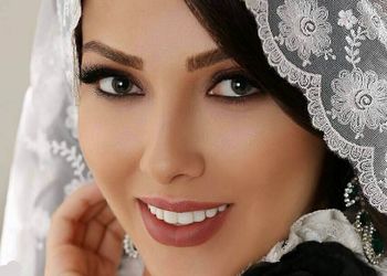 عکس/ نگاهی به مراسم عقد خواهر لیلا اوتادی با داماد فوتبالی و دستیار کی‌روش؛ از سفره عقد ساده و بدون تجملات تا کیک 3 طبقه به شکل چمدان با فیگور عروس دوماد!
