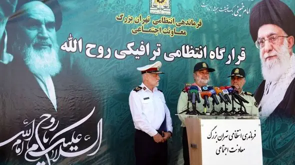 حضور ۳۰۰ هزار زائر در مراسم ارتحال امام/خدمت رسانی ۲۰ هزار پلیس در مراسم ارتحال امام (ره) +عکس و فیلم