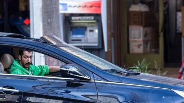 نگاهی به مدل ماشین کیا لوکس و هوش پران بهرام افشاری، بهتاش سریال پایتخت/ آرزوی جوان ایرانی زیر پای آقای بازیگر