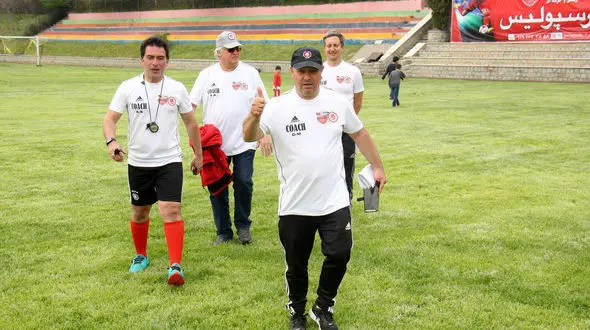 آذری: باید پیشکسوتان پشت کادرفنی پرسپولیس را خالی نکنند/ برخی افراد سودجو دنبال ایجاد حاشیه برای یحیی هستند