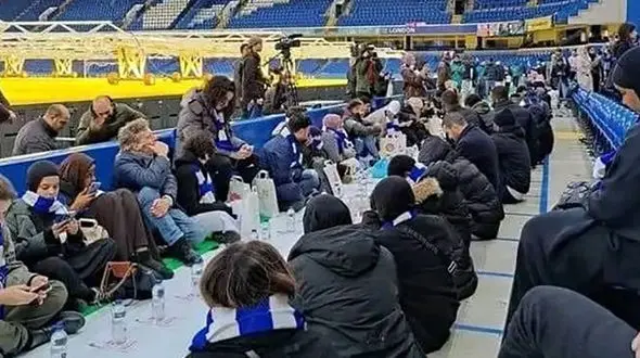 سفره افطار 2 باشگاه لیگ برتر انگلیس برای مسلمانان+ فیلم