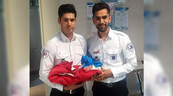  تولد نوزاد عجول مشهدی در اورژانس + عکس