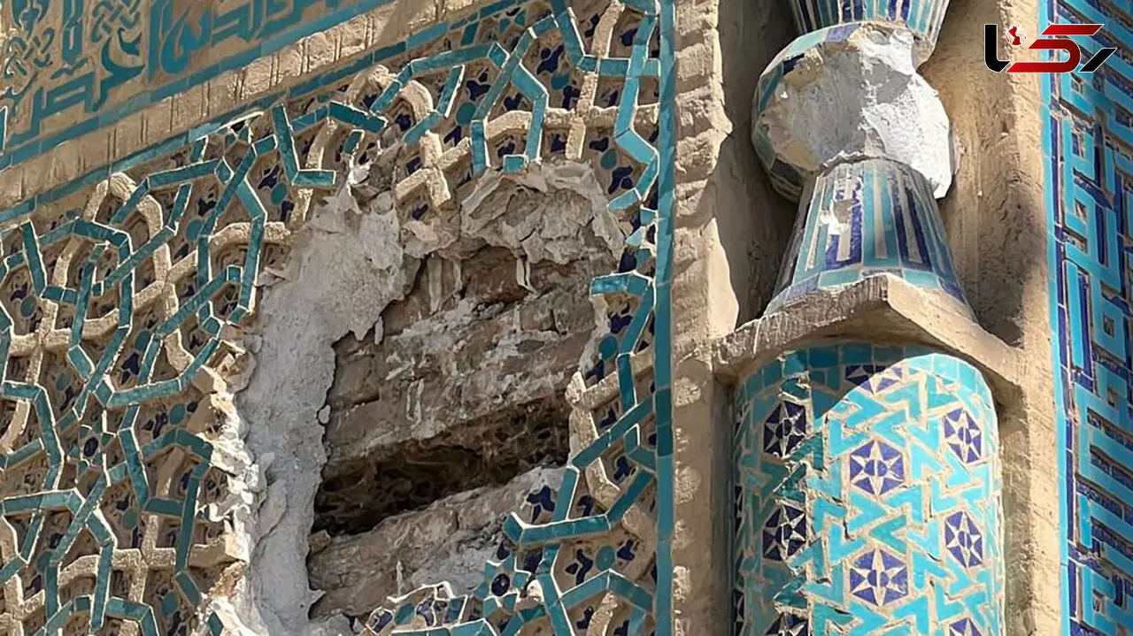 تخریب کاشی کاری های مسجد جامع نطنز / دستور دادستان جهت بررسی فوری این اقدام + عکس