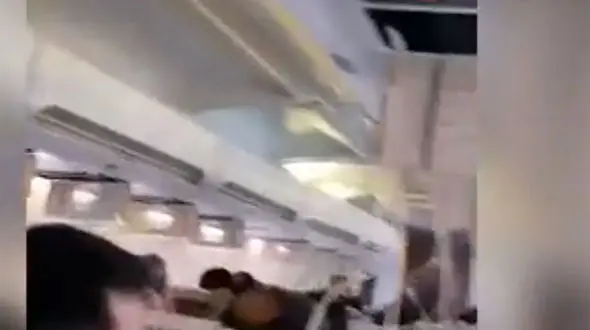 اولین فیلم از وحشت مسافران داخل هواپیمای اصفهان - عسلویه