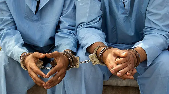 ۳ کارمند فاسد اداره ثبت اسناد و املاک بهارستان چه می کردند؟!