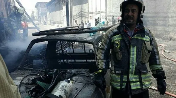 آتش سوزی کارگاه مبل سازی در جنوب تهران + عکس