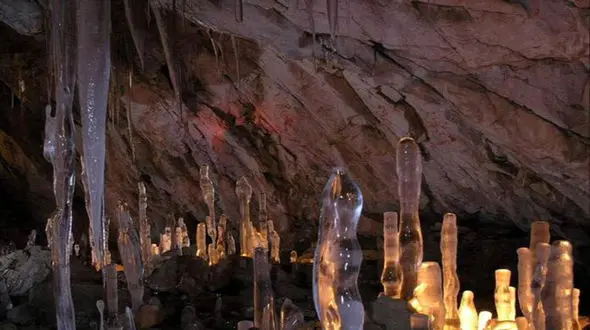 زیبایی های غار یخ مراد در جاده چالوس + فیلم