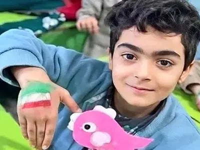 فیلم /  نگاهی به مزار ماکان نصیری تنها شهید مفقودالاثر مدرسه میناب / قبری خالی که مادری را چشم انتظار گذاشته است