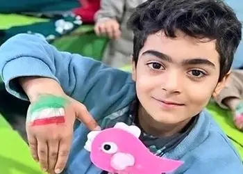 فیلم /  نگاهی به مزار ماکان نصیری تنها شهید مفقودالاثر مدرسه میناب / قبری خالی که مادری را چشم انتظار گذاشته است