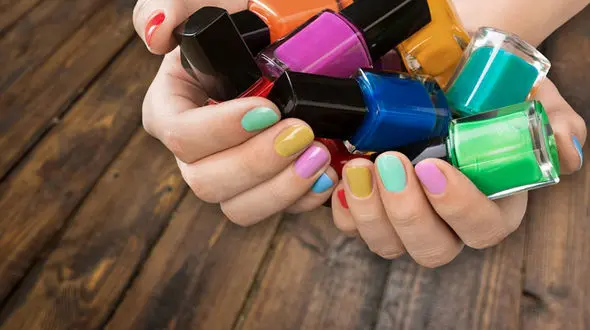 رنگ لاک مناسب برای پوست شما +عکس 