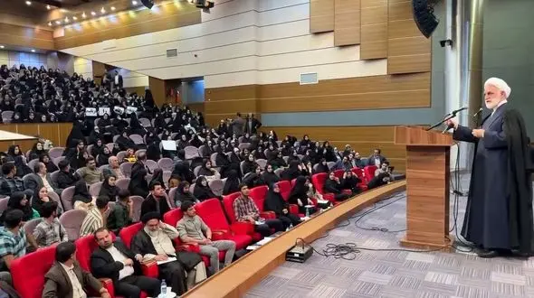 رئیس قوه قضائیه : وزیر سابق به سه سال زندان محکوم شده است