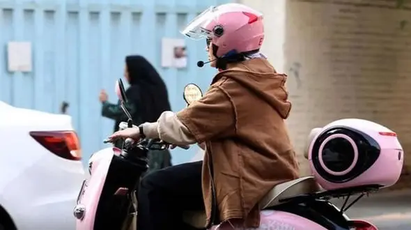 دولت مصوبه صدور گواهینامه موتورسیکلت برای بانوان را ابلاغ کرد 