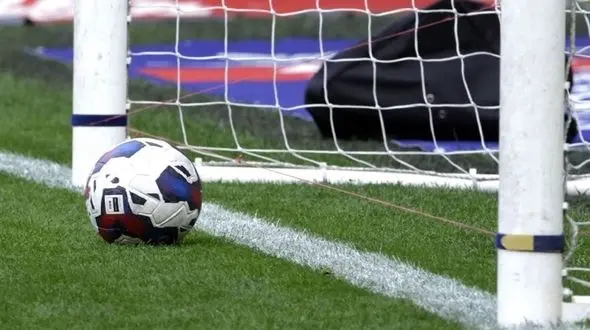 اتفاق عجیب در سوپرلیگ زامبیا/ اقدامی برای باطل کردن طلسم و جادو!+ عکس