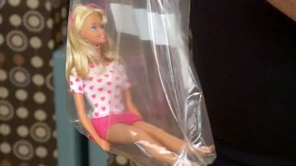 عروسک  داخل قبر راز  جسد دختر را فاش کرد+عکس