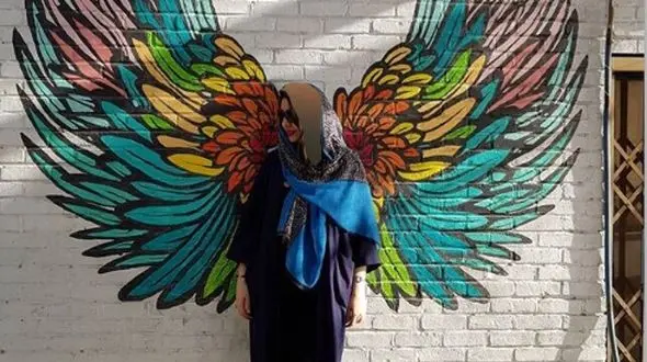 نگاهی دلچسب و بامزه به ژست بازیگران در کنار بالهای فرشته+عکس/ از بهاره رهنما و نیوشا ضیغمی تا سامان صفاری و سیاوش خیرابی