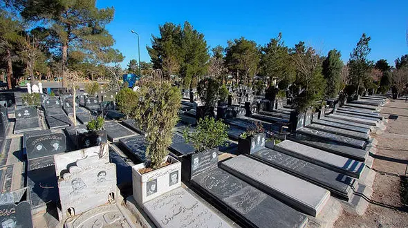 آتش‌سوزی در بهشت زهرا / چندین خودرو برقی در آتش سوخت