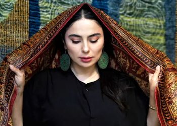 تلاش های شیدا یوسفی برای شیک و یکی شدن با آثار هنری نمایشگاه نقاشی با شکست مواجه شد