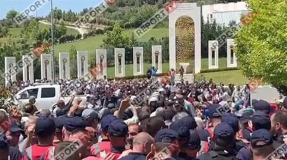 منافقین از آلبانی به کانادا می‌روند