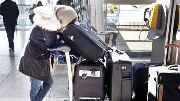 اجازه پدر برای خروج از کشور حتی برای دختران ۴۰ ساله ! / باورنکردنی