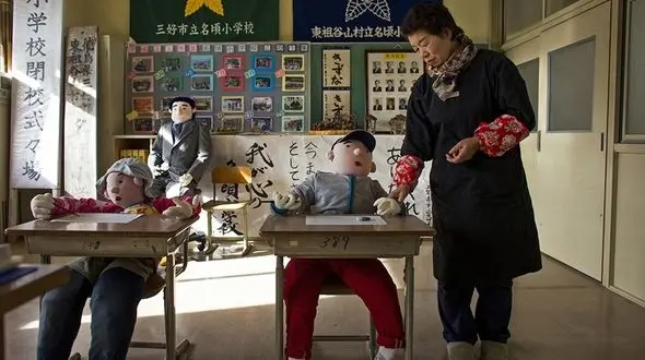 روستای ترسناکی که عروسک‌ها جای مردمانش را گرفتند +عکس