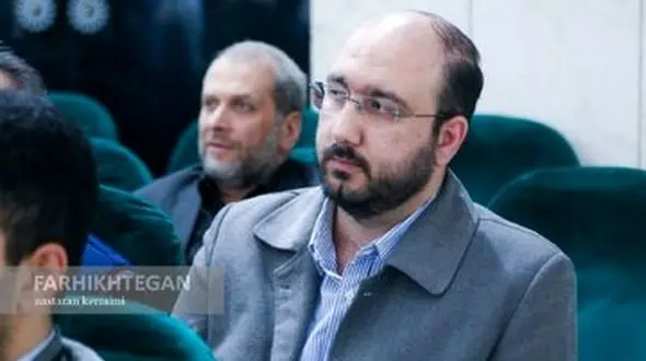 دشمن فردوسی‌پور تماشاچی ویژه الکلاسیکوی ایران! + عکس