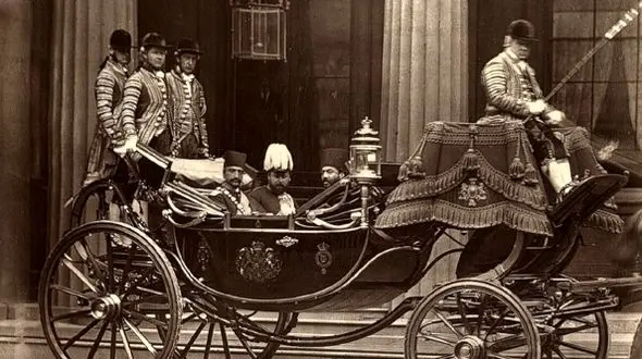 قاب تاریخ امروز/ سفر ناصرالدین‌شاه قاجار به فرنگ و استقبال گرم و صمیمی ملکه ویکتوریا از وی