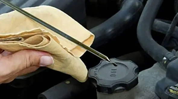 بررسی اهمیت اندازه‌گیری روغن موتور خودرو