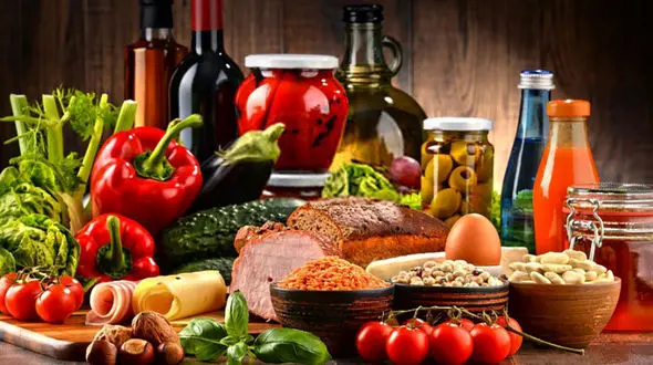 مصرف کدام مواد غذایی برای جلوگیری از جوش زدن مفید است؟