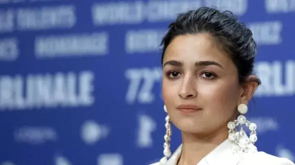 18 لباس خیره‌کننده‌ای که زیباترین بازیگر هند پوشید و شیفته‌اش شدیم