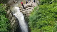 فیلم عملیات / سقوط هولناک دو گردشگر از ارتفاع آبشار ویسادار