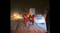 ببینید/ زمین گیر شدن مسافران جاده بانه - سقز به علت برف و کولاک + فیلم