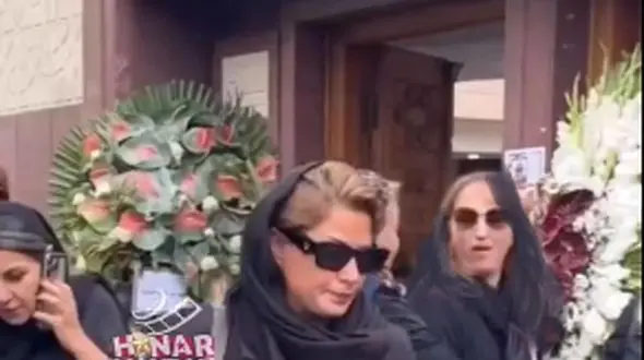 حضور فاطیما بهارمست،سپند امیرسلیمانی، طناز طباطبایی، حامد بهداد، امیر جعفری و سایر هنرمندان و بازیگران ایرانی در مراسم ختم بهمن جوان، پدر رامبد جوان