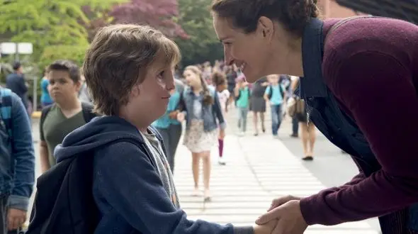 پسری با صورت عجیب در سینما +عکس 