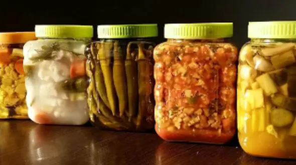 به این دلایل خوردن ترشی در شب ممنوع