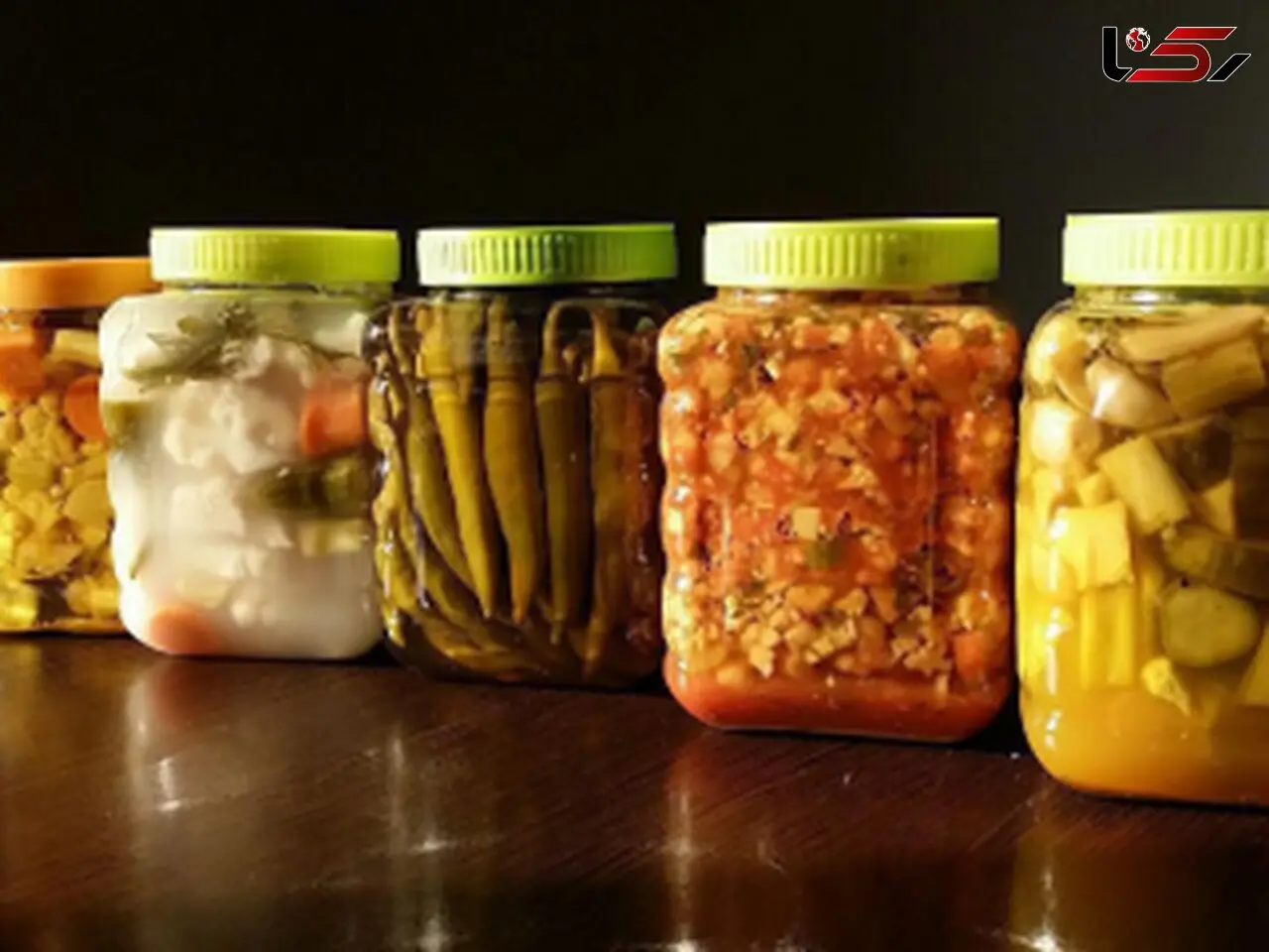 به این دلایل خوردن ترشی در شب ممنوع