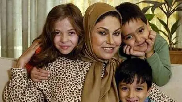 فیلم / تنها خانم بازیگری که بچه دوس نداره ! /  مهرانه مهین ترابی: هیچوقت دلم نخواست بچه دار شم شاید بد بدونید اما از اینکه مادر نشدم خیلی خوشحالم!