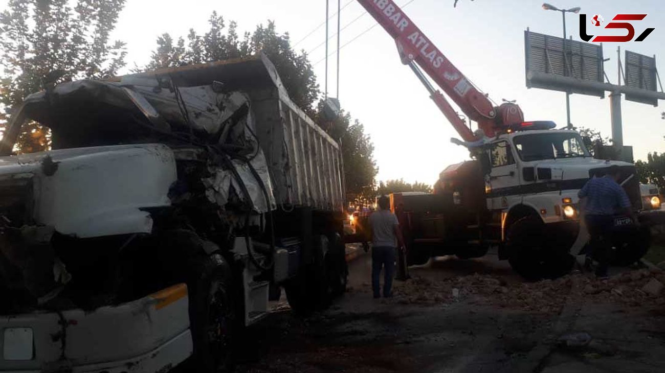 مچاله شدن کامیون غول پیکر در غرب پایتخت / همه وحشت کردند !+ تصاویر
