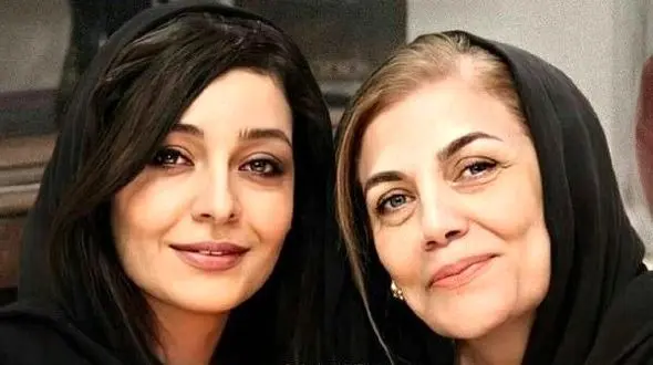 عکس / نگاهی به چیدمان سلطنتی میز پذیرایی خانه‌ ساره بیات به مناسبت تولدش / یا قصر های اروپایی و میز ناهارخوری هایشان می افتید ...