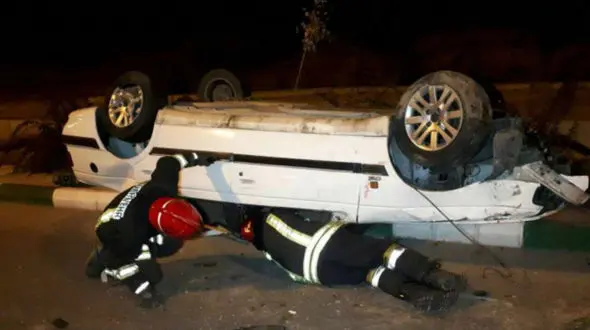 واژگونی خودرو سواری در بلوار نماز