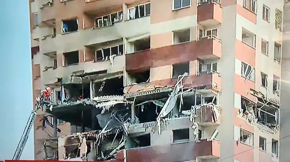 حمله اسرائیل به برج مسکونی منطقه فرحزاد در شمال غرب تهران